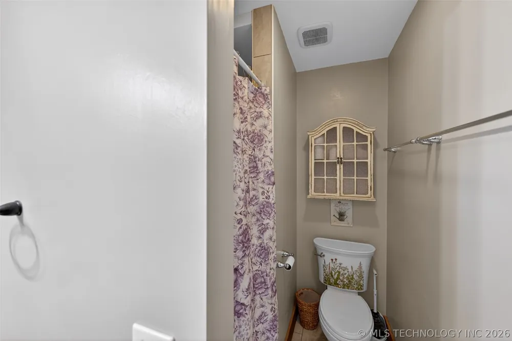 1045 Rolling Meadows Bartlesville, OK 74006