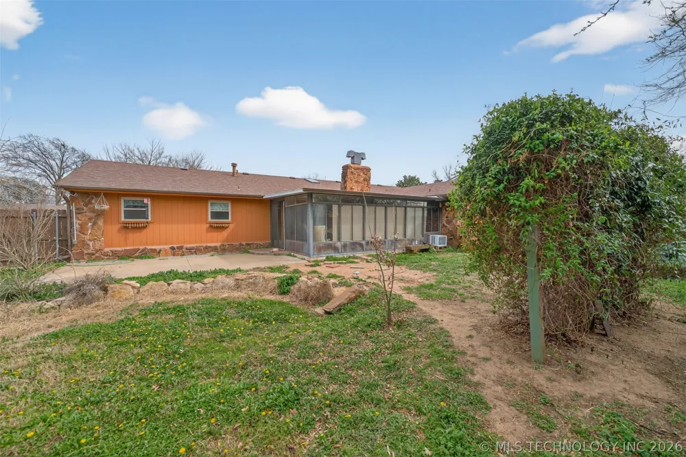 1045 Rolling Meadows Bartlesville, OK 74006