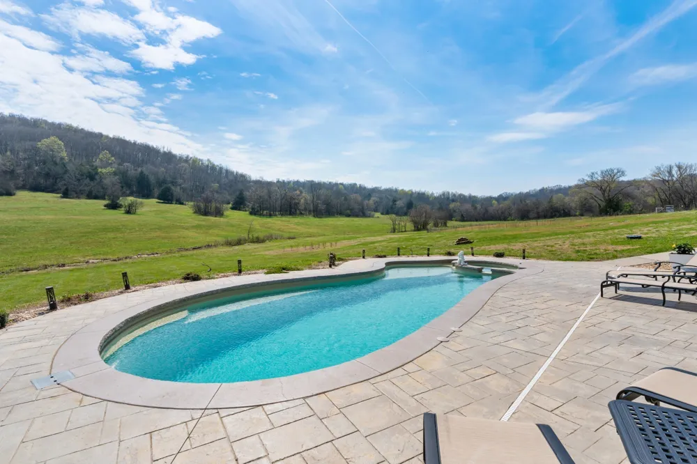 2063 Kennedy Creek Rd Auburntown, TN 37016