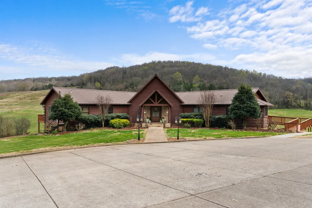 2063 Kennedy Creek Rd Auburntown, TN 37016