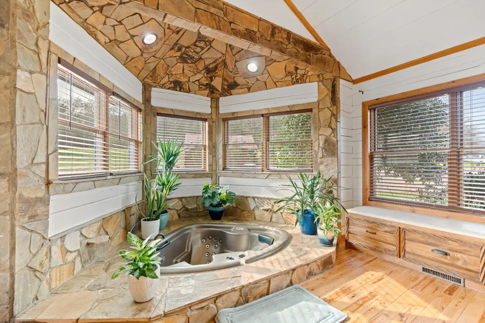 2063 Kennedy Creek Rd Auburntown, TN 37016
