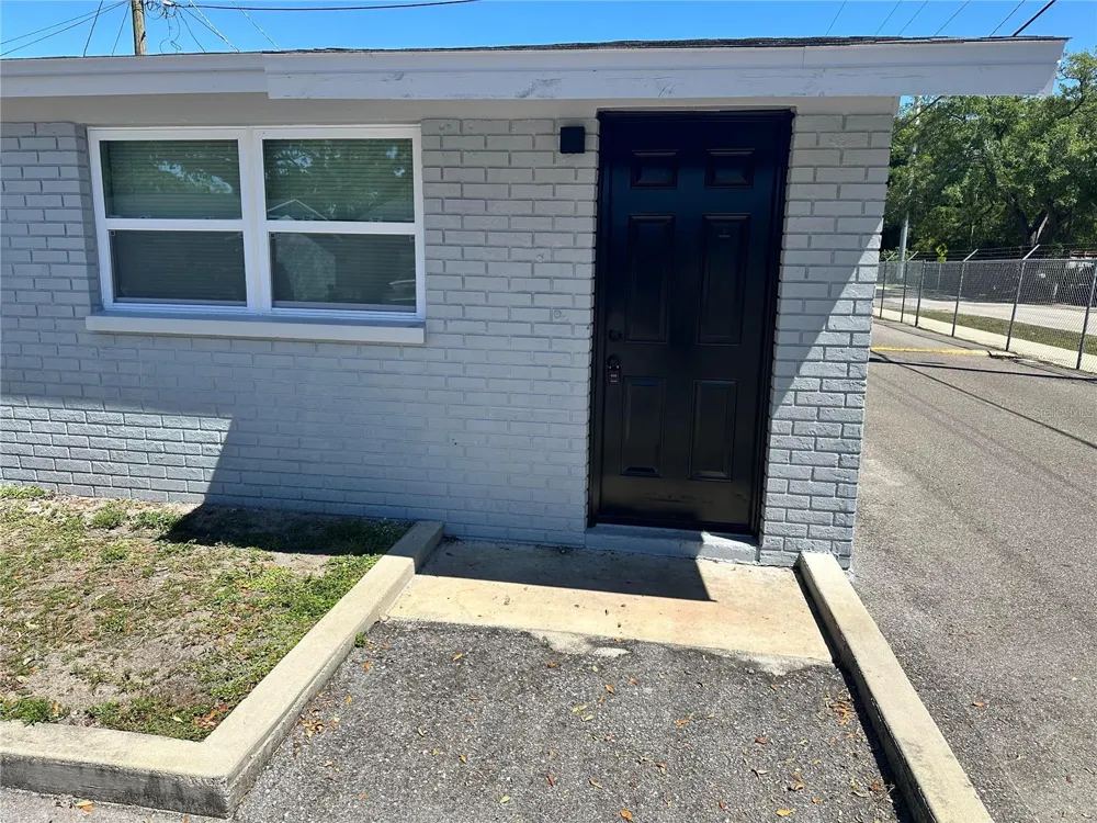 1104 E 140TH AVENUE #B Tampa, FL 33613