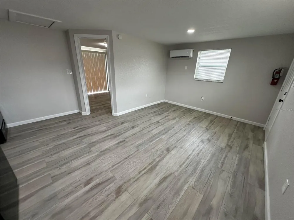 1104 E 140TH AVENUE #B Tampa, FL 33613
