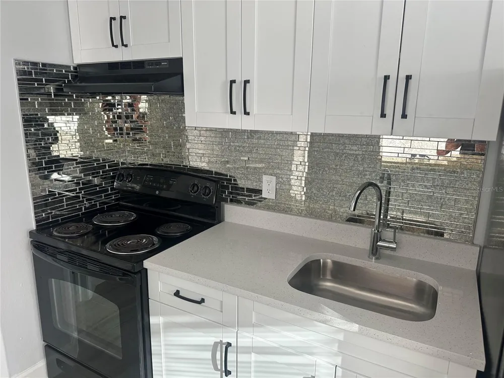 1104 E 140TH AVENUE #B Tampa, FL 33613