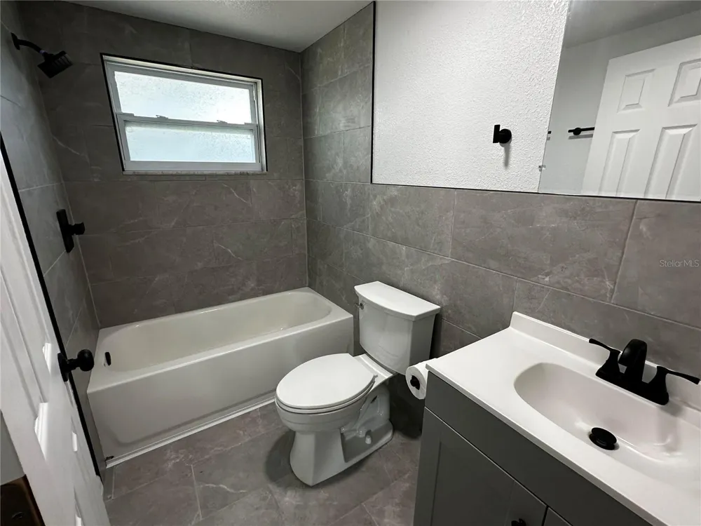 1104 E 140TH AVENUE #B Tampa, FL 33613