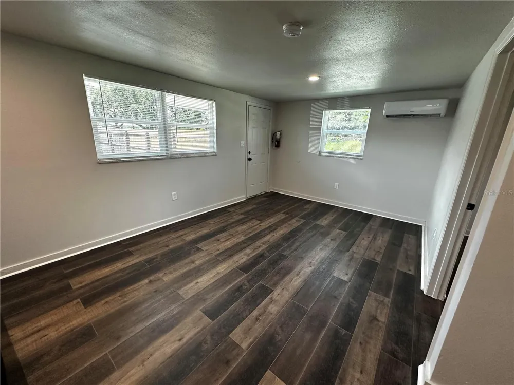 1104 E 140TH AVENUE #B Tampa, FL 33613