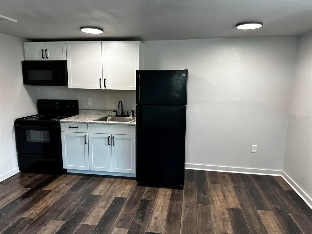 1104 E 140TH AVENUE #B Tampa, FL 33613