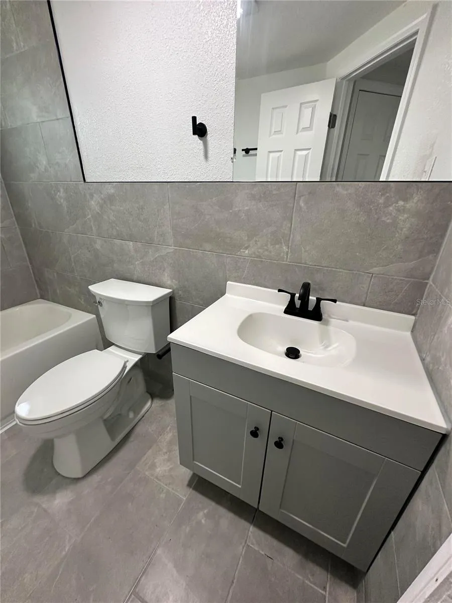 1104 E 140TH AVENUE #B Tampa, FL 33613