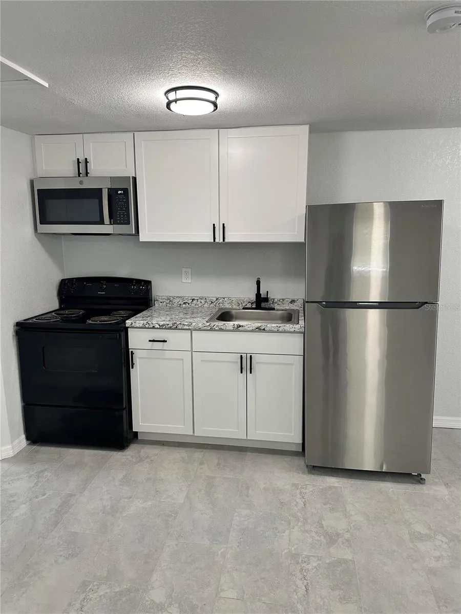 1104 E 140TH AVENUE #B Tampa, FL 33613