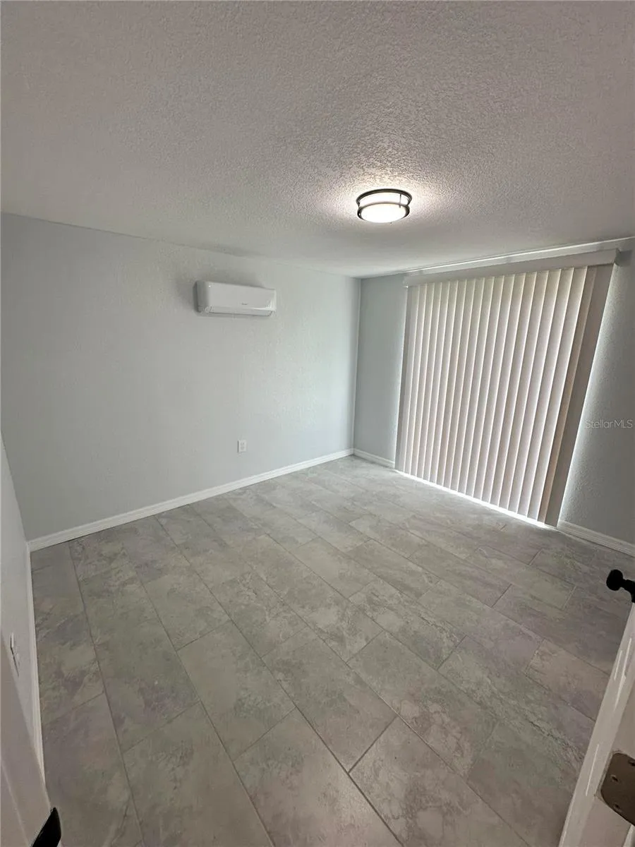 1104 E 140TH AVENUE #B Tampa, FL 33613