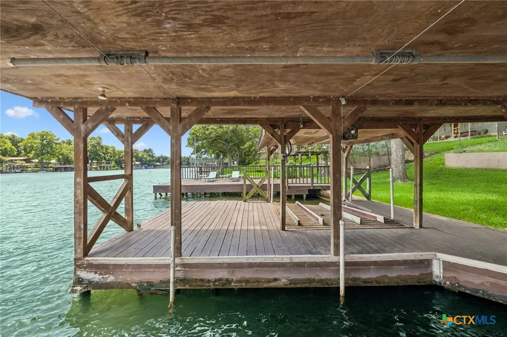 2632 Williams Lakeshore Kingsland, TX 78639