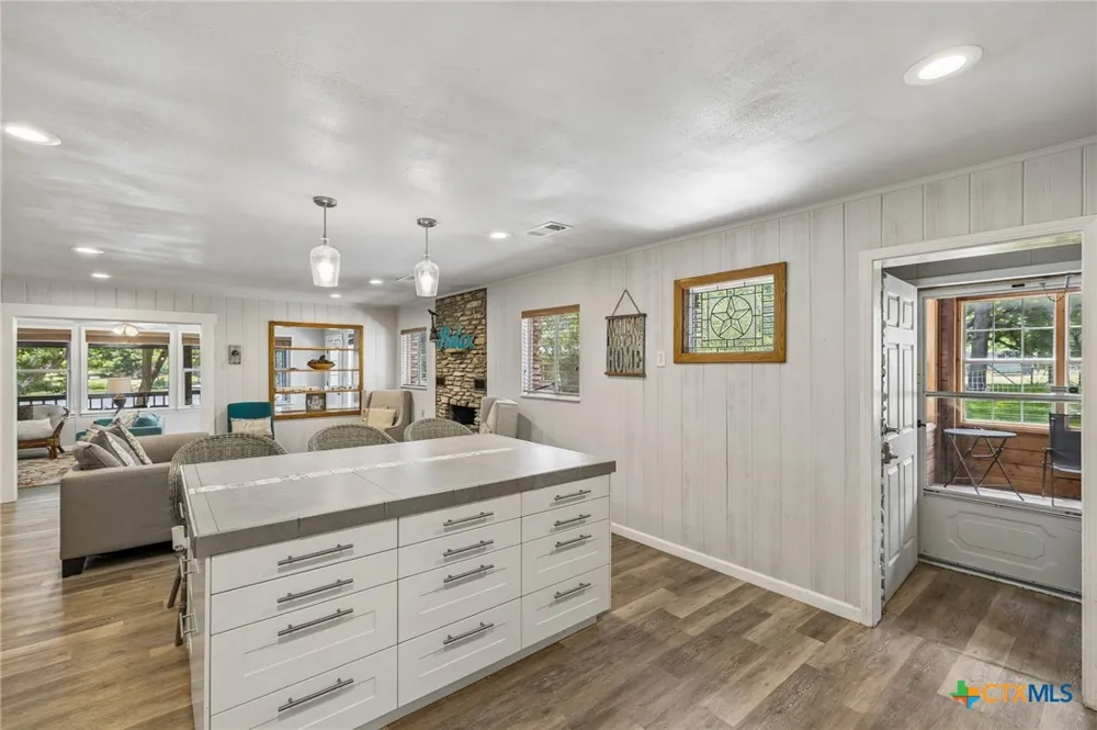 2632 Williams Lakeshore Kingsland, TX 78639
