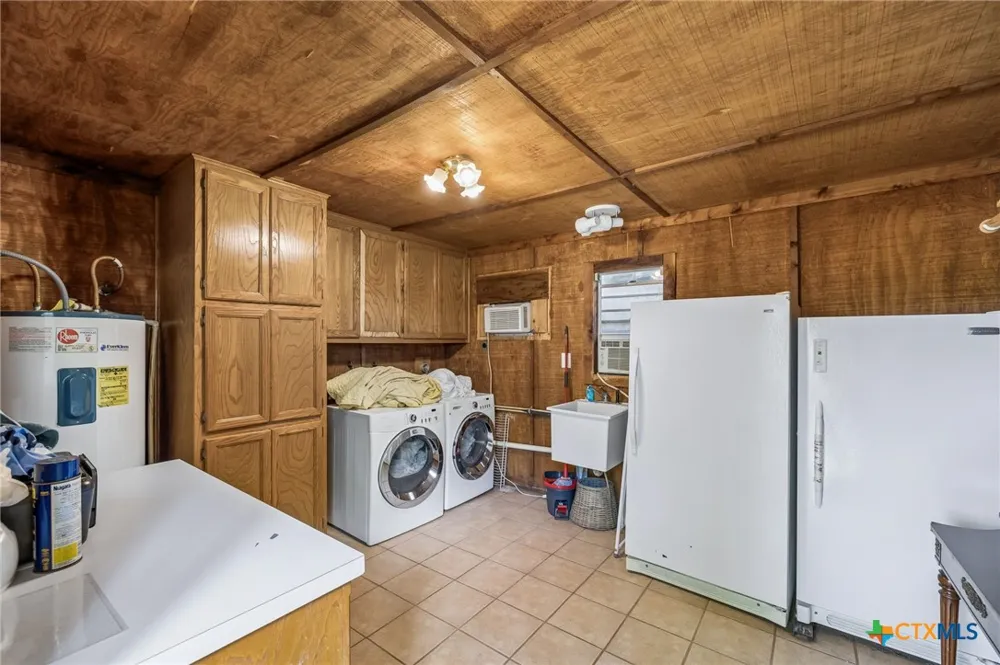 2632 Williams Lakeshore Kingsland, TX 78639