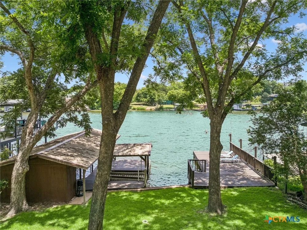 2632 Williams Lakeshore Kingsland, TX 78639