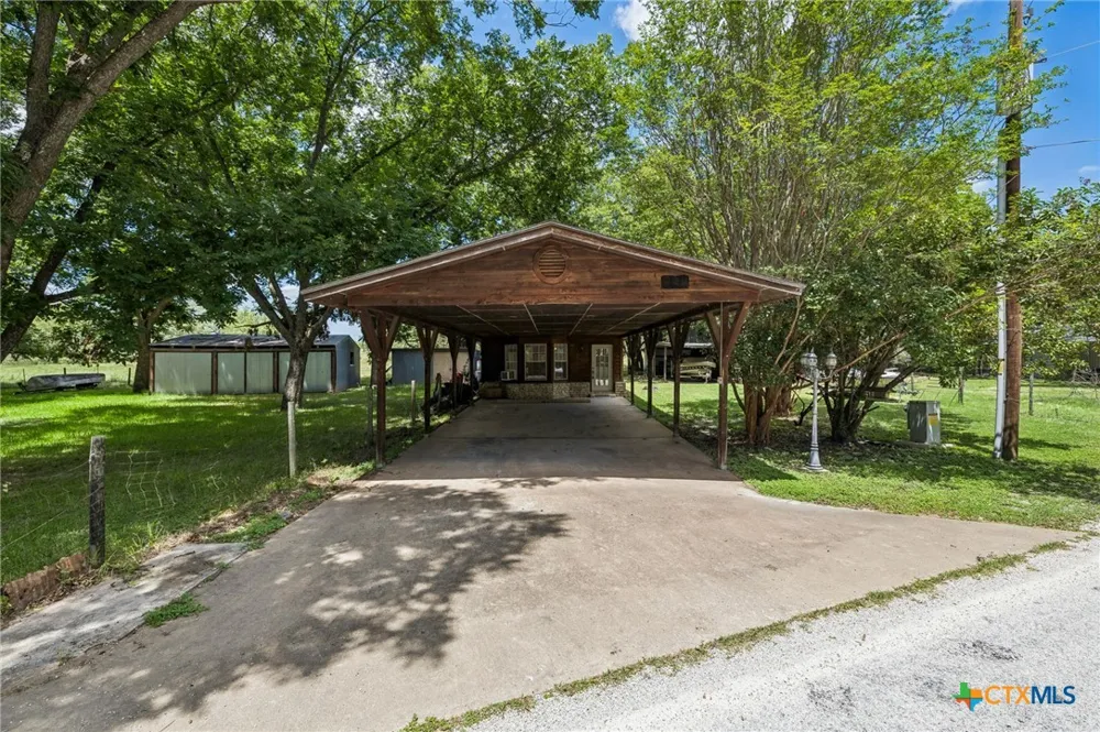 2632 Williams Lakeshore Kingsland, TX 78639