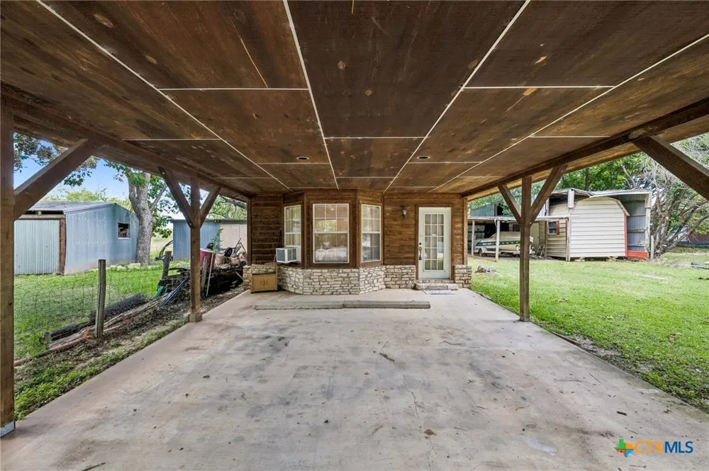 2632 Williams Lakeshore Kingsland, TX 78639