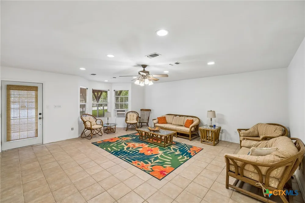 2632 Williams Lakeshore Kingsland, TX 78639