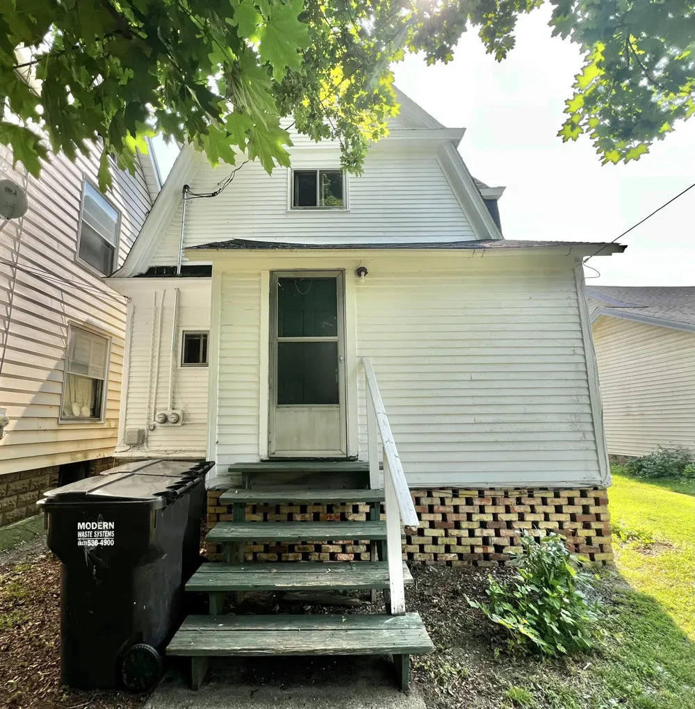 86 S Howell Street Hillsdale, MI 49242