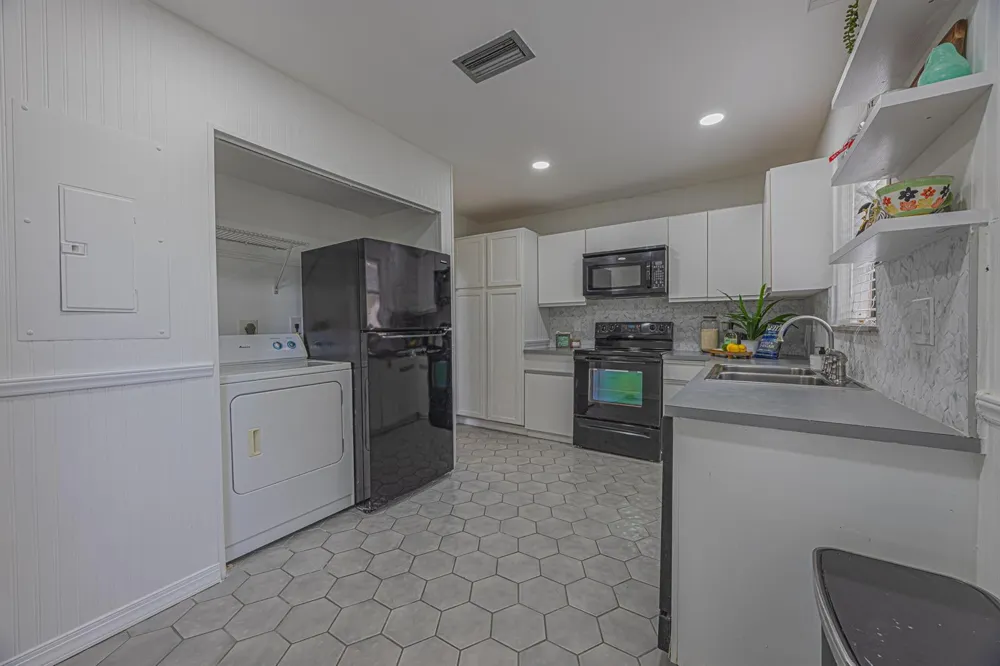 3625 Inverrary Boulevard W Lauderhill, FL 33319