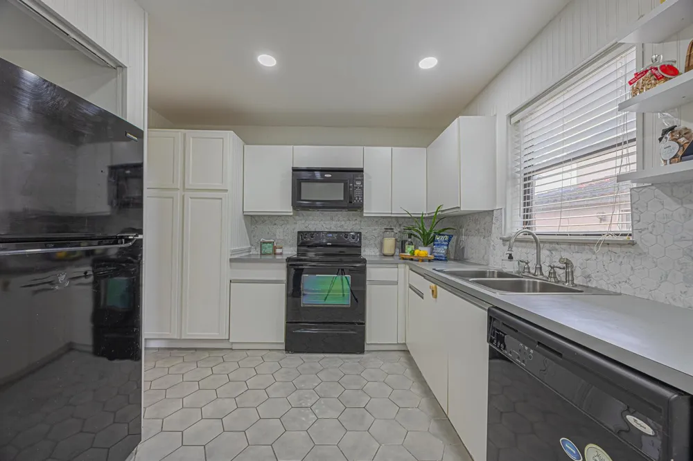 3625 Inverrary Boulevard W Lauderhill, FL 33319