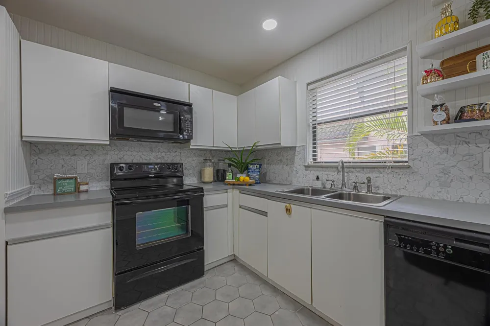 3625 Inverrary Boulevard W Lauderhill, FL 33319