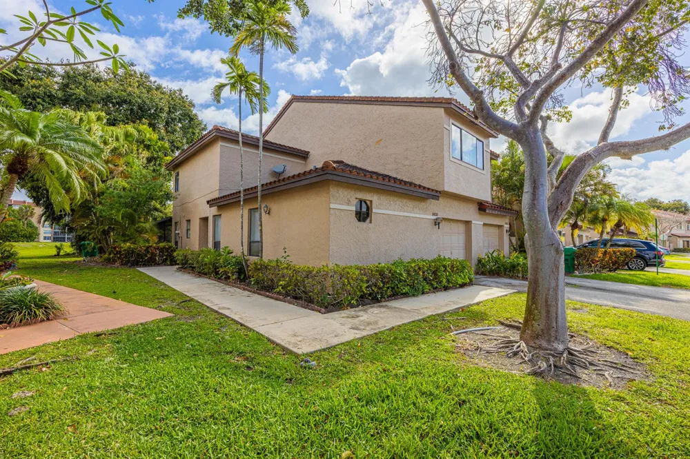 3625 Inverrary Boulevard W Lauderhill, FL 33319