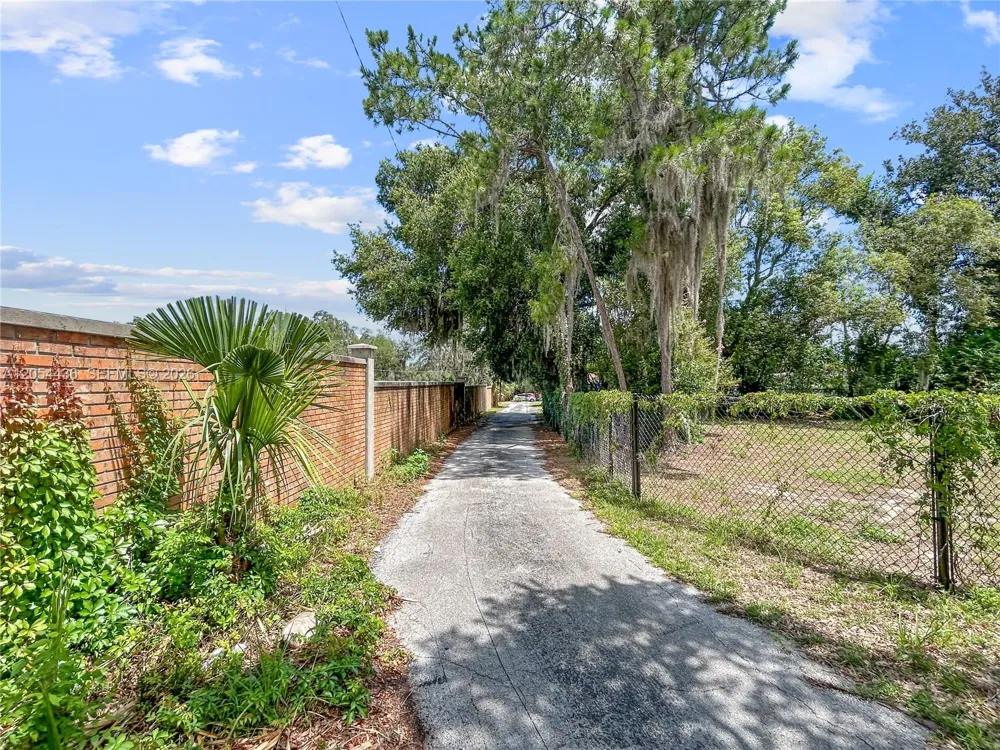 211 N 12TH ST Other City - In The State Of Florida, FL 34748