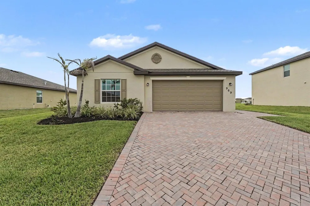 969 Bent Creek Drive Fort Pierce, FL 34947