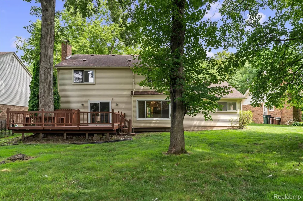 2118 E Rutgers Drive Troy City, MI 48085