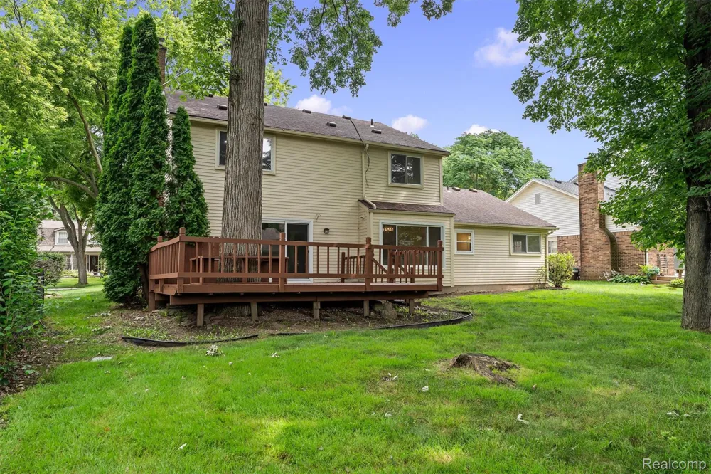 2118 E Rutgers Drive Troy City, MI 48085