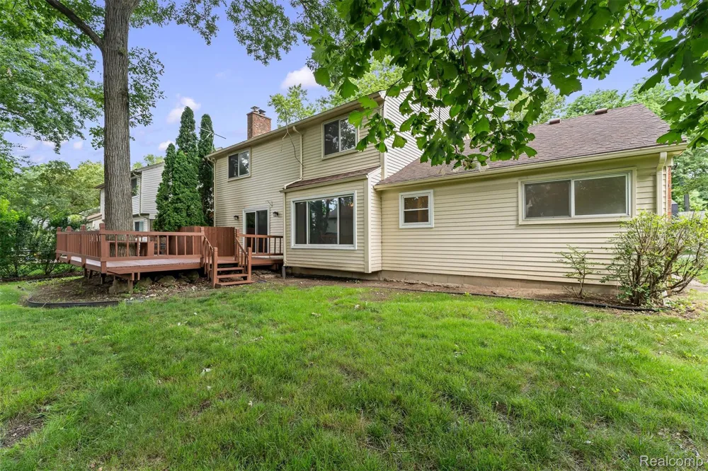 2118 E Rutgers Drive Troy City, MI 48085