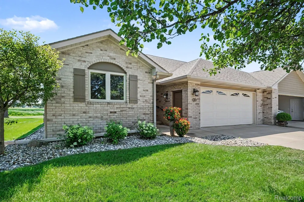 28 Millpond Trail Saginaw Charter Township, MI 48603