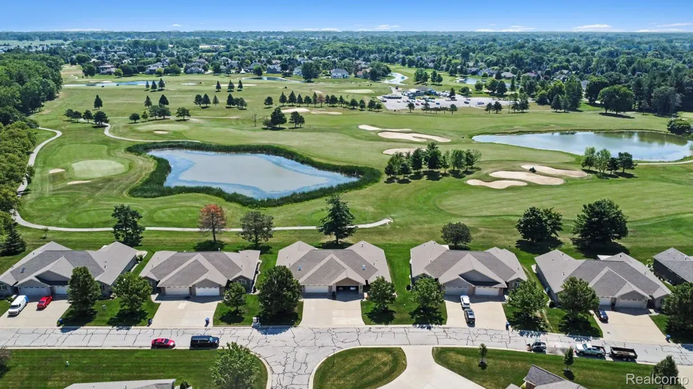 28 Millpond Trail Saginaw Charter Township, MI 48603