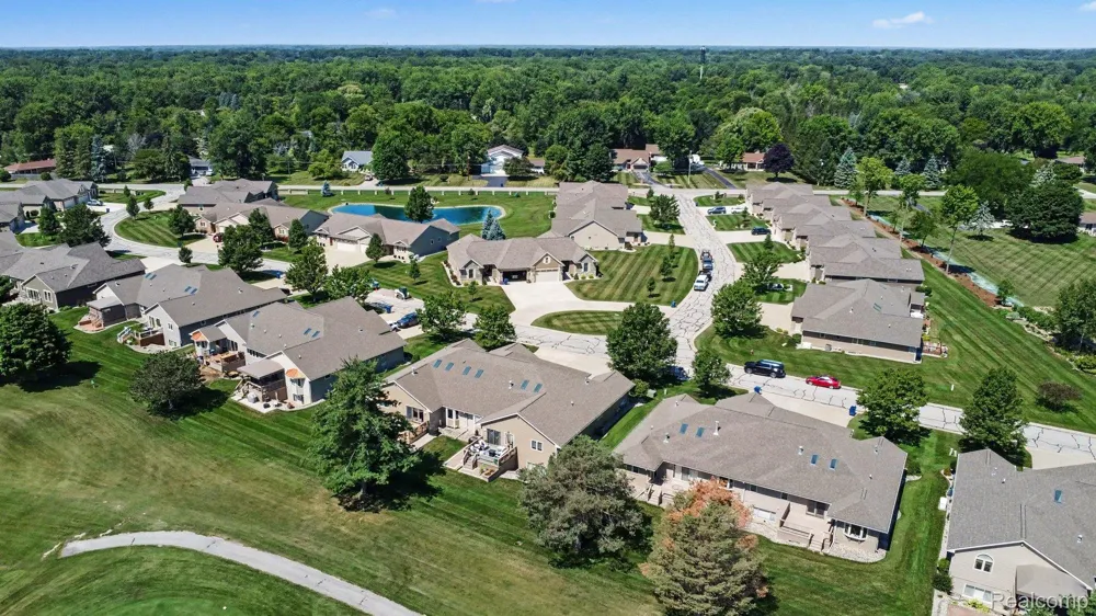28 Millpond Trail Saginaw Charter Township, MI 48603