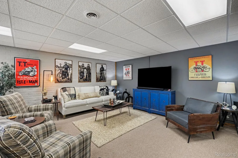 28 Millpond Trail Saginaw Charter Township, MI 48603