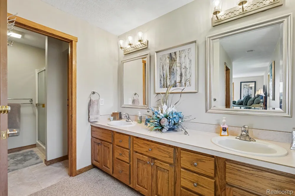 28 Millpond Trail Saginaw Charter Township, MI 48603