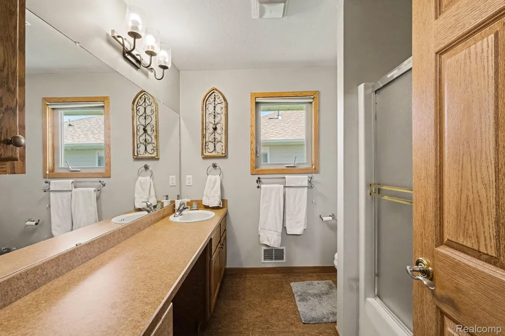 28 Millpond Trail Saginaw Charter Township, MI 48603