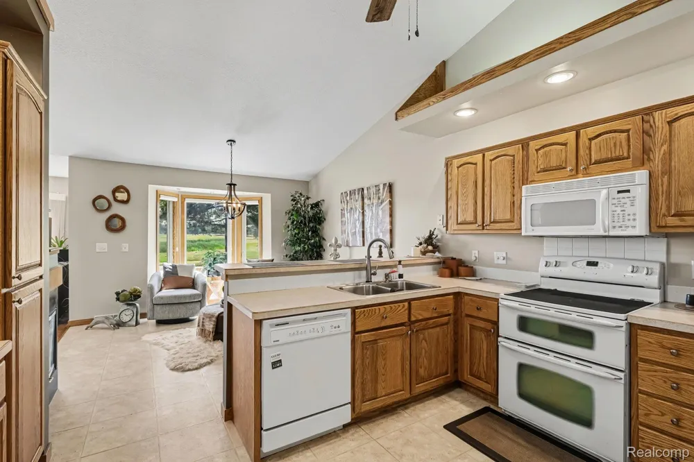 28 Millpond Trail Saginaw Charter Township, MI 48603