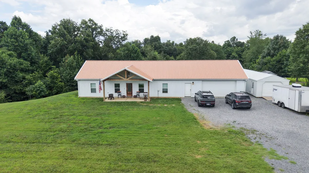 4423 Highland Rd Lafayette, TN 37083