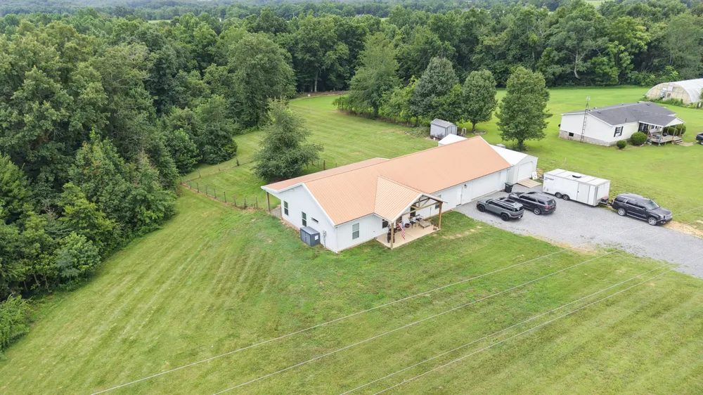 4423 Highland Rd Lafayette, TN 37083