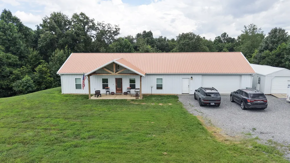 4423 Highland Rd Lafayette, TN 37083