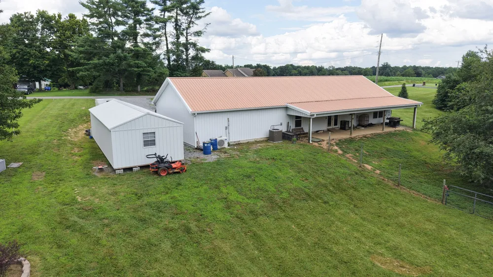 4423 Highland Rd Lafayette, TN 37083