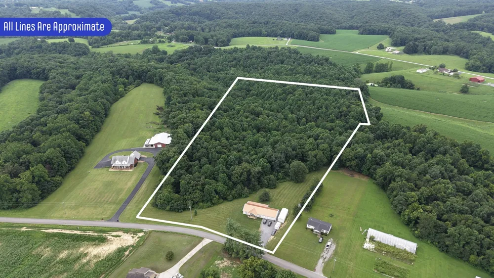4423 Highland Rd Lafayette, TN 37083