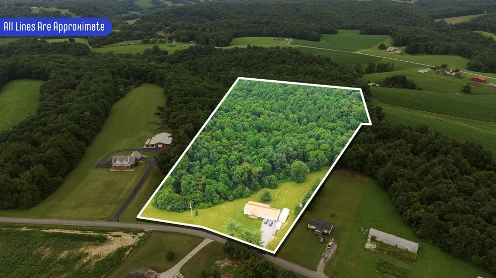 4423 Highland Rd Lafayette, TN 37083