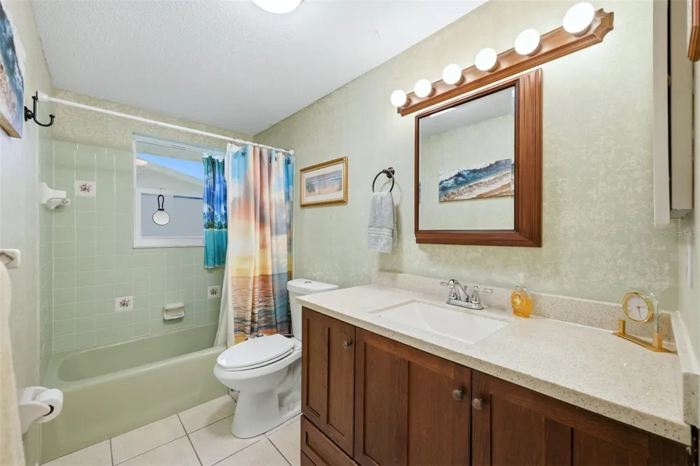 383 E WENTWORTH CIRCLE Englewood, FL 34223