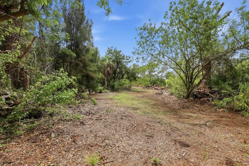 383 E WENTWORTH CIRCLE Englewood, FL 34223