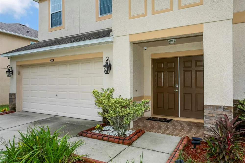 1424 MAIN STREET Valrico, FL 33594