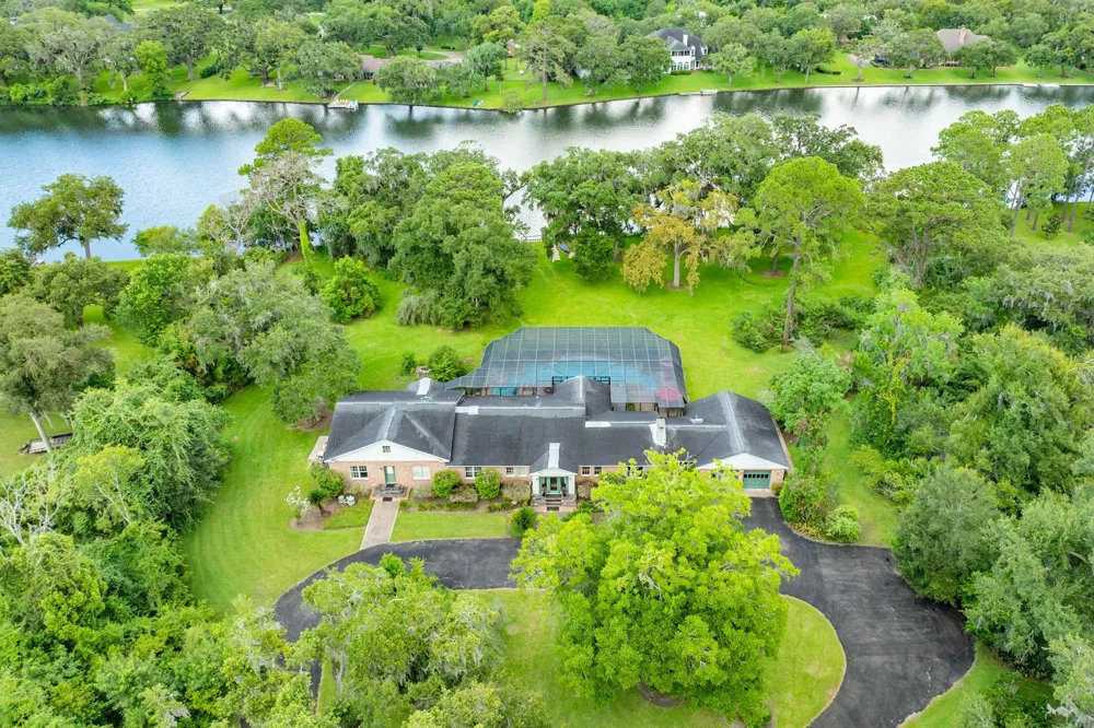 45 Lake Rd Road Lake Jackson, TX 77566
