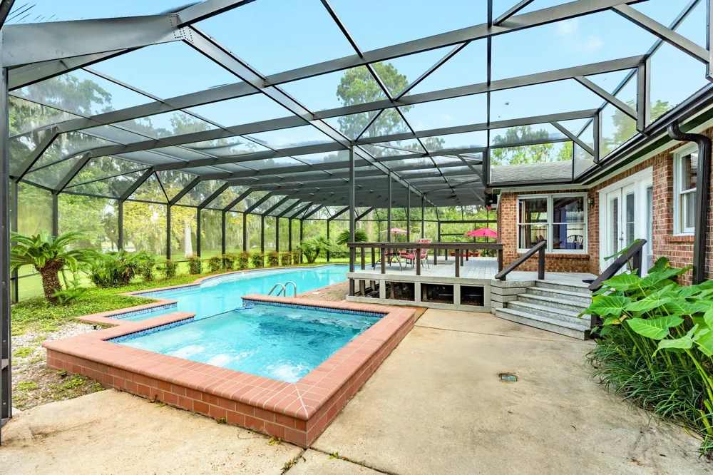 45 Lake Rd Road Lake Jackson, TX 77566