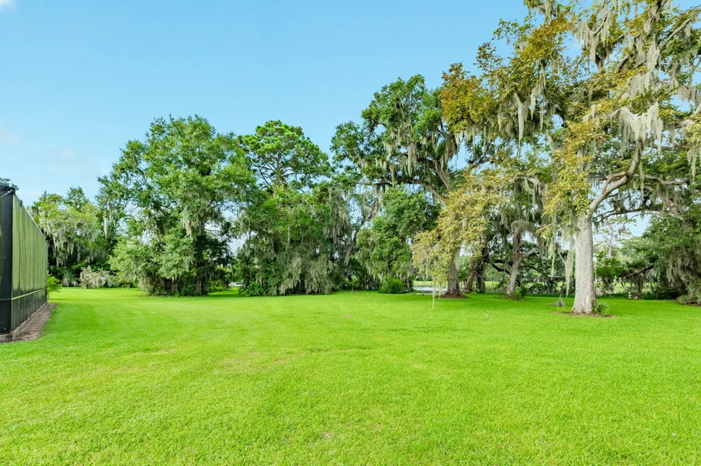 45 Lake Rd Road Lake Jackson, TX 77566